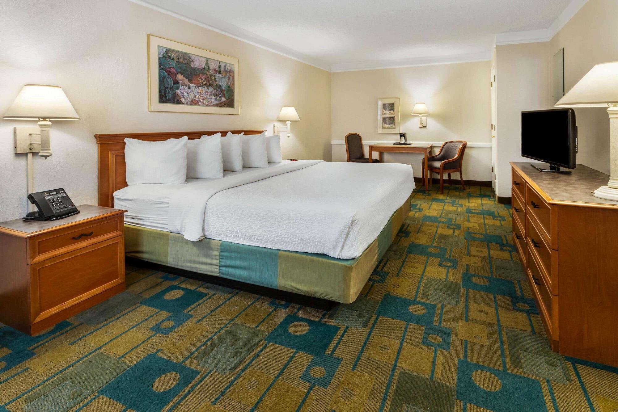 La Quinta Inn By Wyndham Albuquerque Northeast Exterior photo